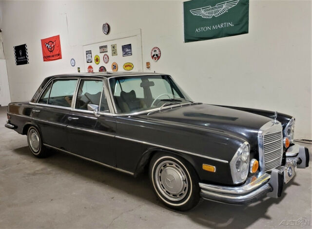 Mercedes-Benz 300-Series 1972 image number 0