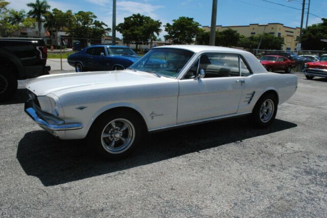 Ford Mustang 1966 image number 23