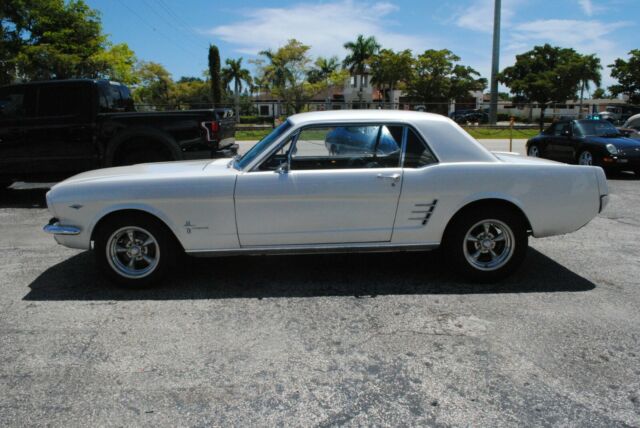 Ford Mustang 1966 image number 24