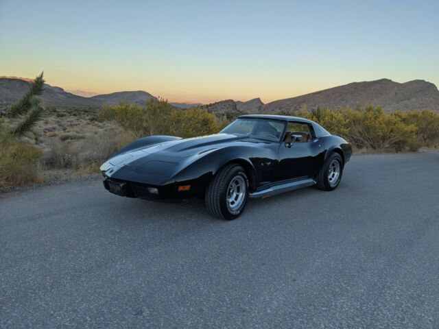 Chevrolet Corvette 1977 image number 27