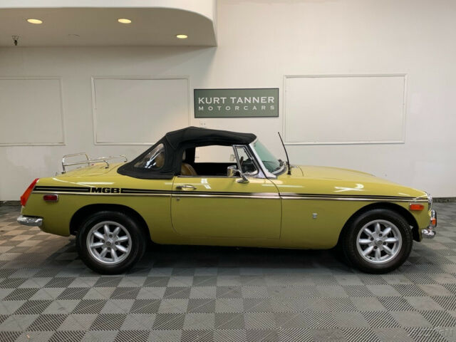 MG MGB 1972 image number 11