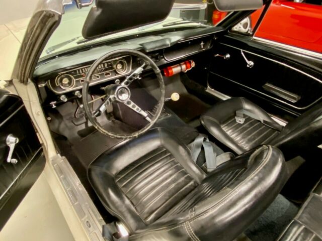 Ford Mustang 1965 image number 22