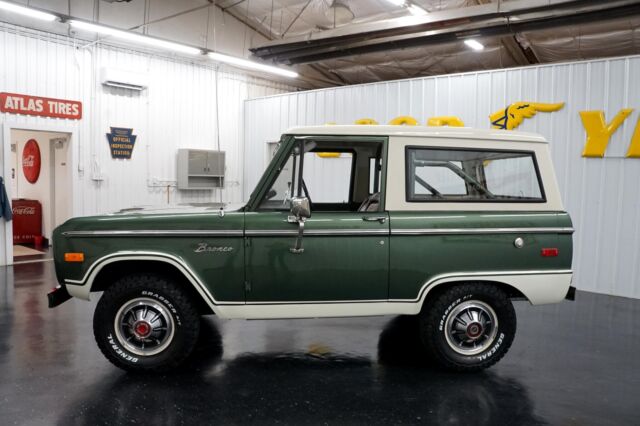 Ford Bronco 1973 image number 2