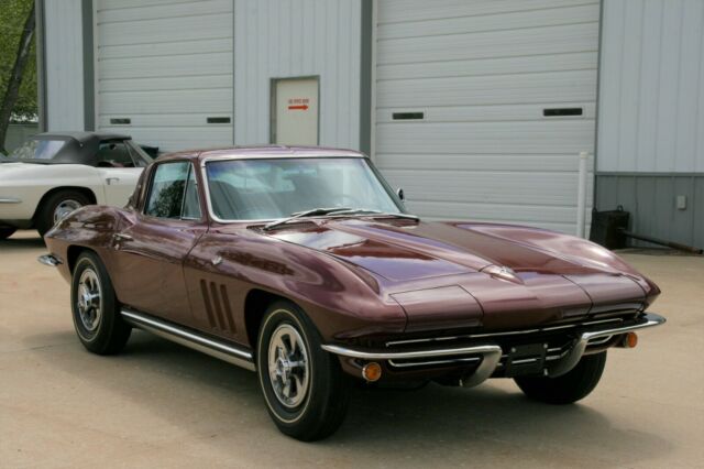 Chevrolet Corvette 1965 image number 28