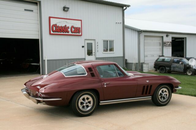 Chevrolet Corvette 1965 image number 30