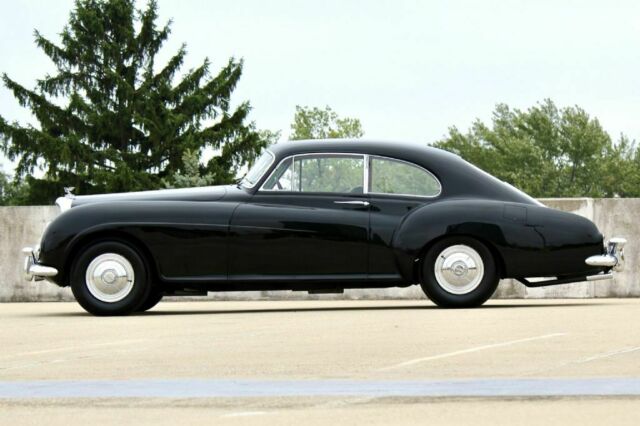 Bentley R-Type Continental 1954 image number 2