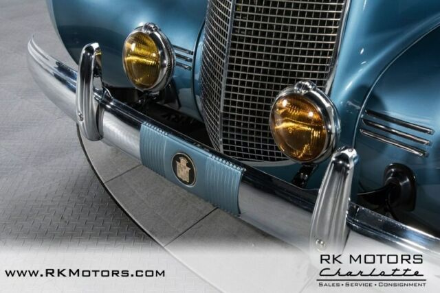 Cadillac Fleetwood 1937 image number 22