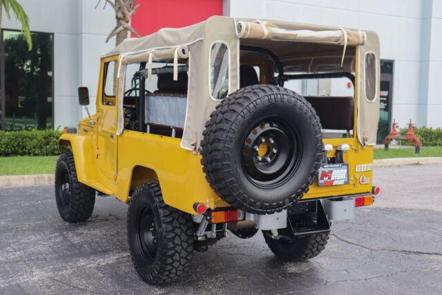 Toyota Land Cruiser 1977 image number 3