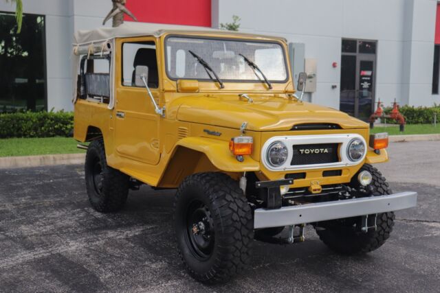 Toyota Land Cruiser 1977 image number 32