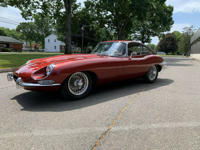 Jaguar E-Type 1968 image number 0