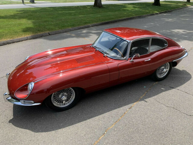 Jaguar E-Type 1968 image number 1