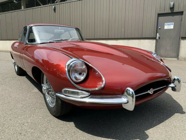 Jaguar E-Type 1968 image number 28