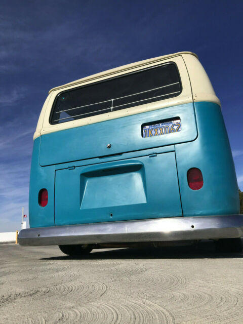 Volkswagen Bus/Vanagon 1965 image number 12