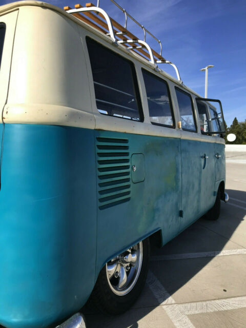 Volkswagen Bus/Vanagon 1965 image number 28