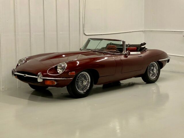 Jaguar E-Type 1970 image number 0