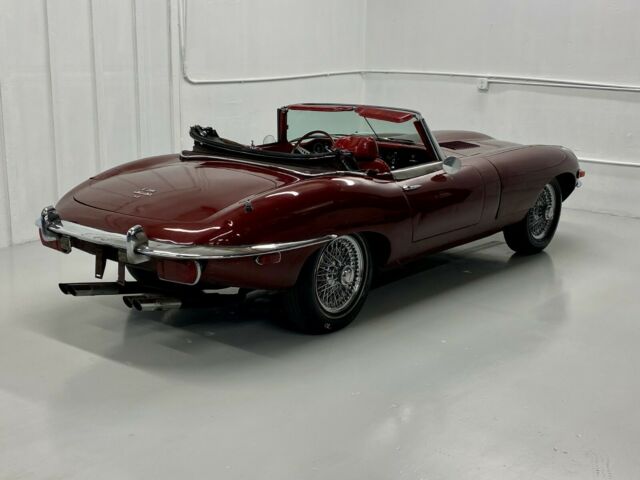 Jaguar E-Type 1970 image number 27