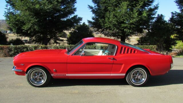 Ford Mustang 1965 image number 1