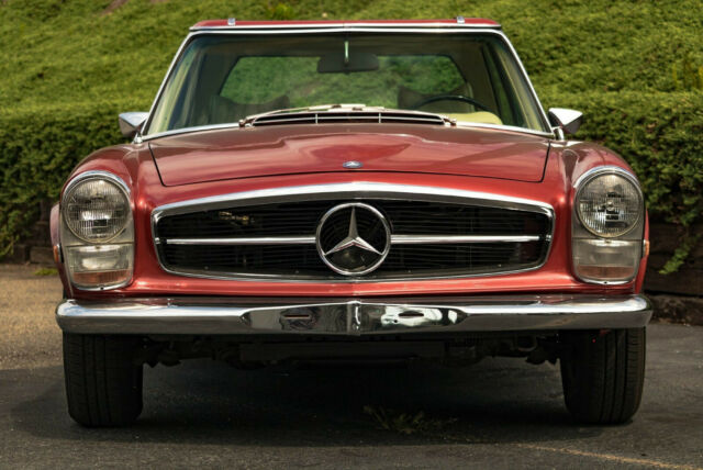 Mercedes-Benz SL-Class 1969 image number 25