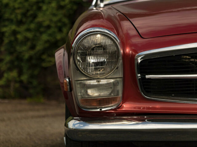 Mercedes-Benz SL-Class 1969 image number 27