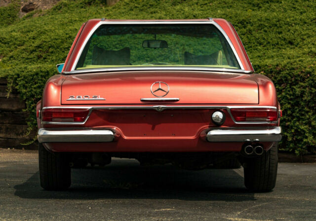 Mercedes-Benz SL-Class 1969 image number 29