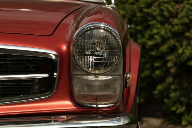 Mercedes-Benz SL-Class 1969 image number 31