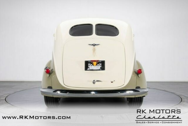 Plymouth Custom 1937 image number 21