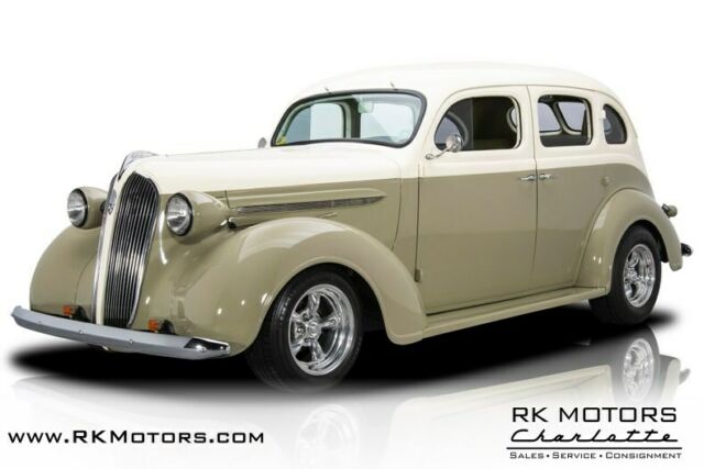 Plymouth Custom 1937 image number 24