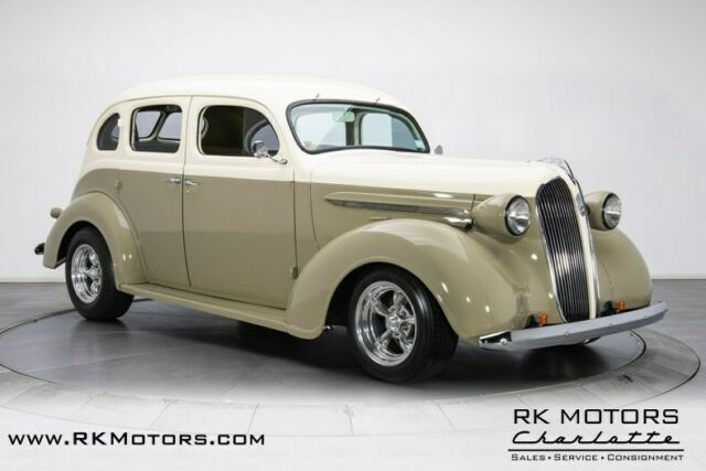 Plymouth Custom 1937 image number 30