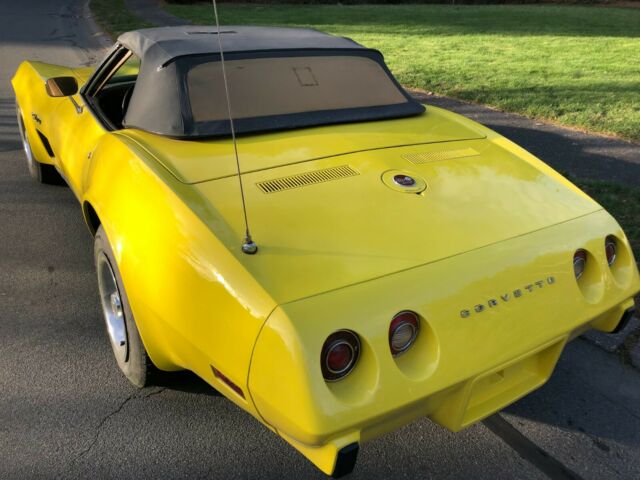 Chevrolet Corvette 1975 image number 21