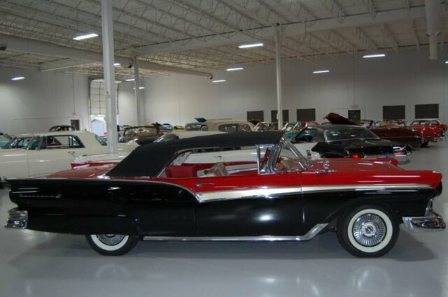 Ford Fairlane 500 Sunliner 1957 image number 11