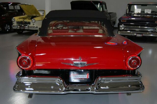 Ford Fairlane 500 Sunliner 1957 image number 13