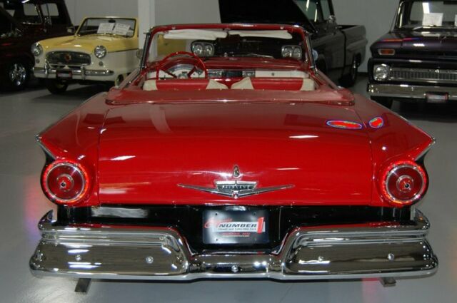 Ford Fairlane 500 Sunliner 1957 image number 29