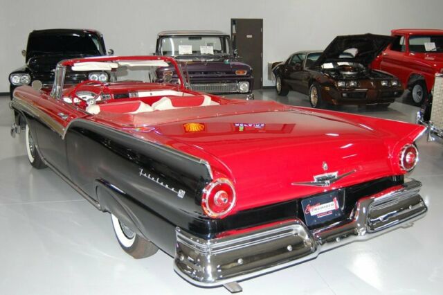 Ford Fairlane 500 Sunliner 1957 image number 30