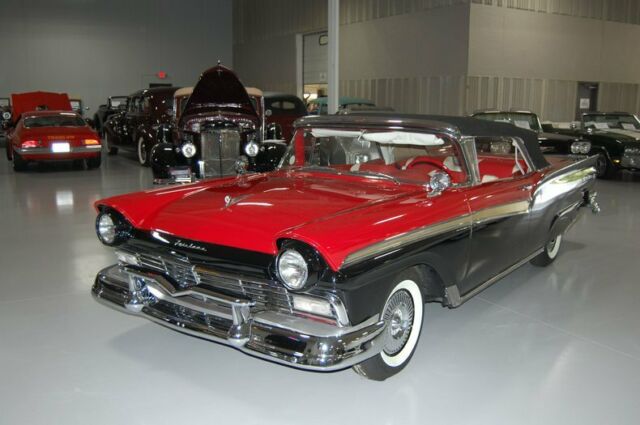 Ford Fairlane 500 Sunliner 1957 image number 32