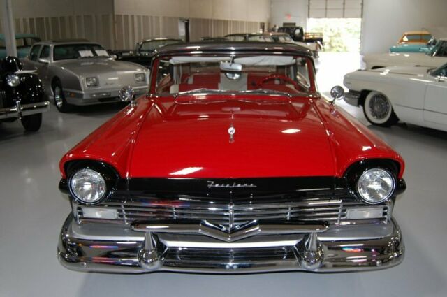 Ford Fairlane 500 Sunliner 1957 image number 33