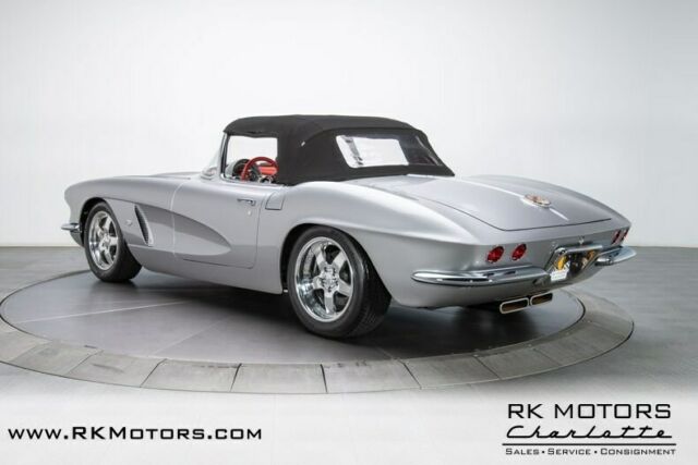 Chevrolet Corvette 1962 image number 17