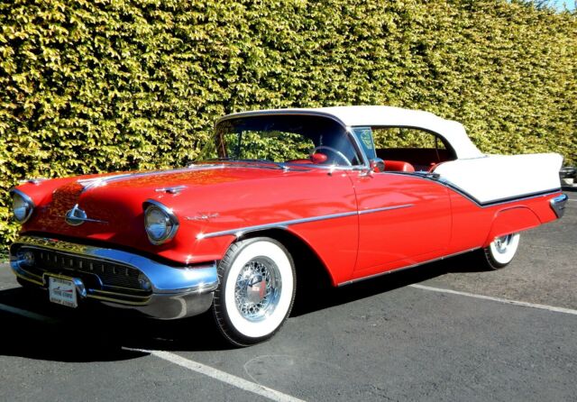 Oldsmobile Starfire 1957 image number 2