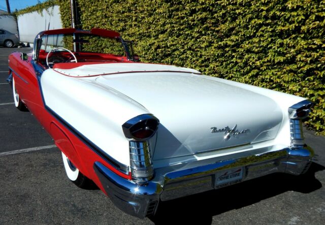 Oldsmobile Starfire 1957 image number 30