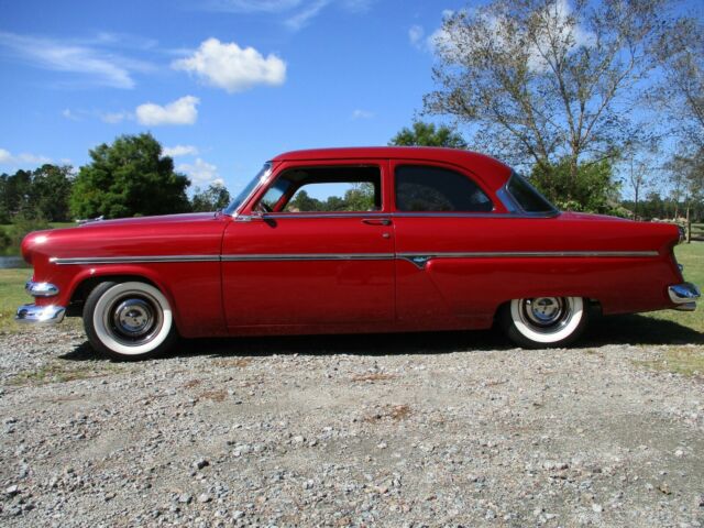 Ford Customline 1954 image number 1