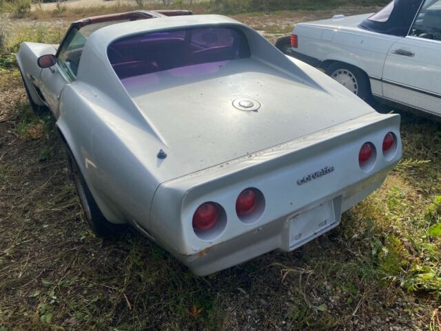 Chevrolet Corvette 1976 image number 2