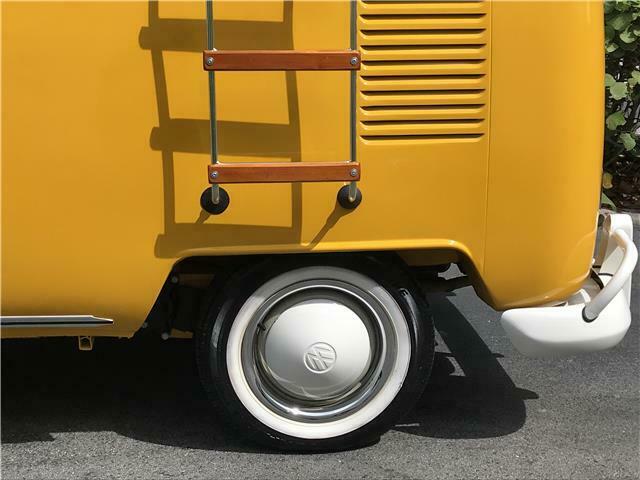 Volkswagen Bus/Vanagon 1973 image number 21