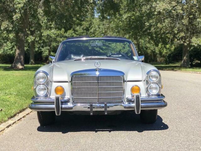 Mercedes-Benz 200-Series 1970 image number 39