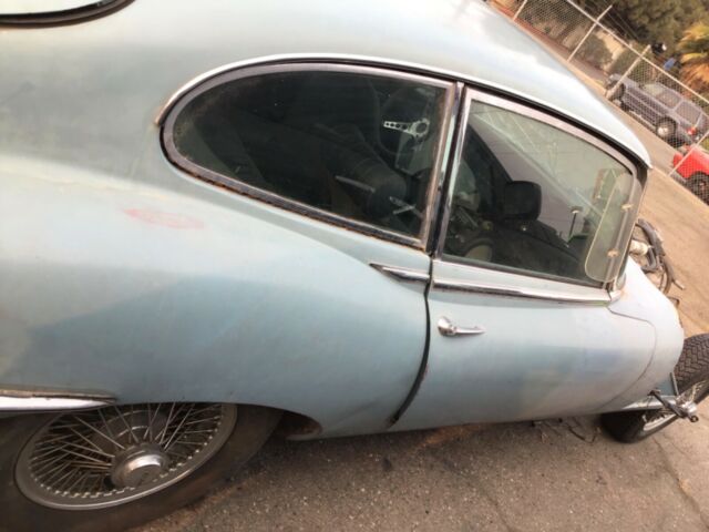 Jaguar E Type 4.2 2+2 1969 image number 2