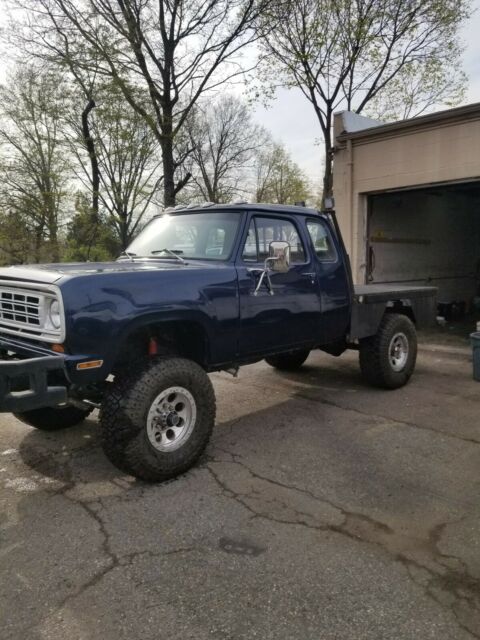 Dodge Power Wagon 1974 image number 0