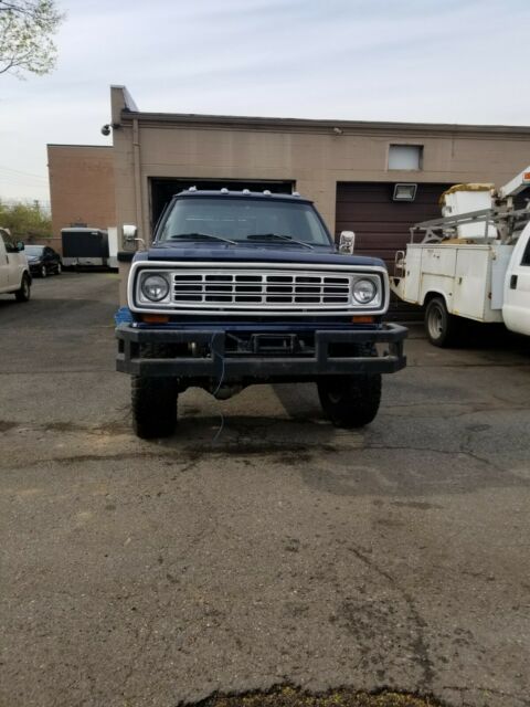 Dodge Power Wagon 1974 image number 2