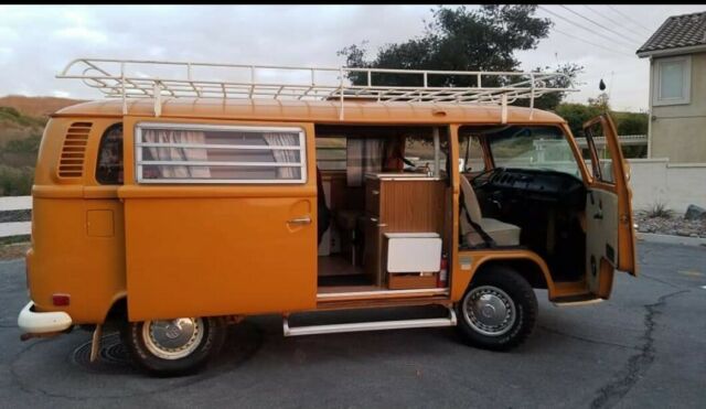 Volkswagen Bus/Vanagon 1972 image number 0