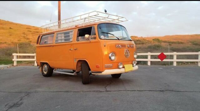 Volkswagen Bus/Vanagon 1972 image number 2