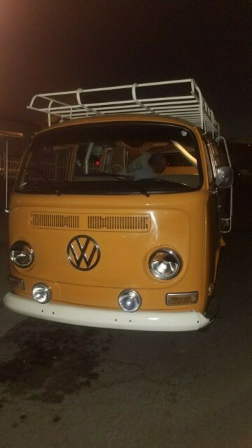 Volkswagen Bus/Vanagon 1972 image number 29