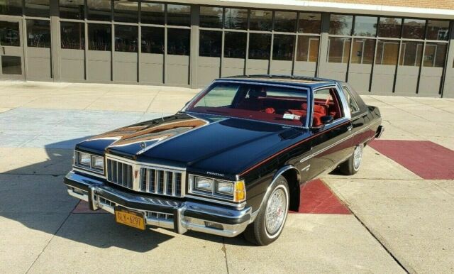 Pontiac Bonneville Brougham 1978 image number 0