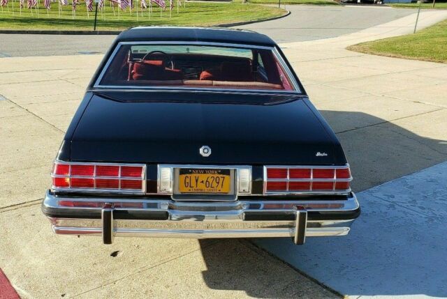 Pontiac Bonneville Brougham 1978 image number 1